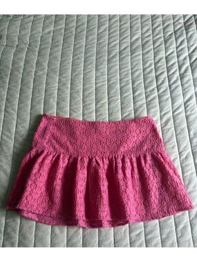 Lilly Pulitzer
"Petal Pusher" Lace Mini Skirt